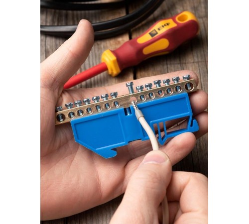 Шина "0" N 63.14 изолятор на DIN-рейку (латунь) EKF PROxima  sn0-63-14-d  EKF