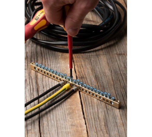 Шина PEN "ноль-земля" (6х9мм) 24 отверстия латунь крепеж по краям EKF PROxima  sn0-63-24-k  EKF