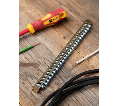 Шина PEN "ноль-земля" (6х9мм) 24 отверстия латунь крепеж по краям EKF PROxima  sn0-63-24-k  EKF