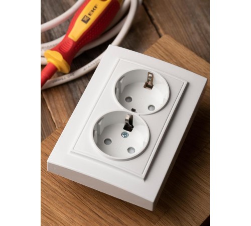 Минск Розетка 2-местная СП с заземлением 16А белая с защ. штор. EKF Basic  ERR16-128-100  EKF