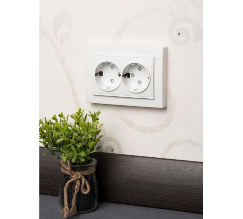 Минск Розетка 2-местная СП с заземлением 16А белая с защ. штор. EKF Basic  ERR16-128-100  EKF