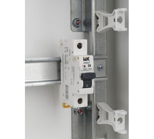 Выключатель автоматический однополюсный M06N 1P C 6А 6кА ARMAT  AR-M06N-1-C006  IEK