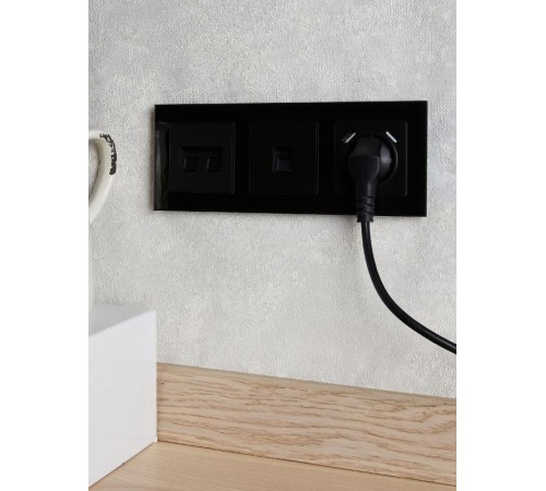 BRITE Рамка 3-ая РУ-3-2-БрЧ стекло черный  BR-M32-G-K02  IEK