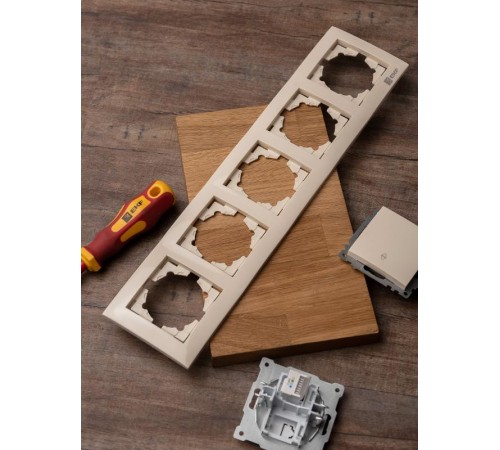 Валенсия рамка 5-местная кремовая PROxima  EWM-G-305-20  EKF