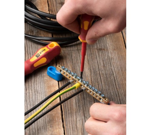 Шина "0" 63.14 (2 изолятора стойка) латунь EKF PROxima  sn0-63-14-2  EKF