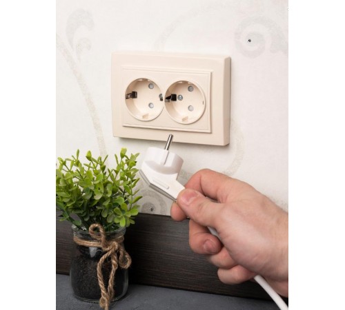 Розетка 2-мест. СП с/з 16А бежевый с защ. штор. Минск EKFERR16-128-200EKF