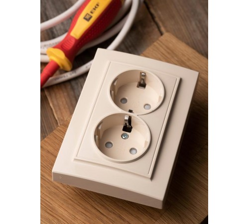 Розетка 2-мест. СП с/з 16А бежевый с защ. штор. Минск EKFERR16-128-200EKF