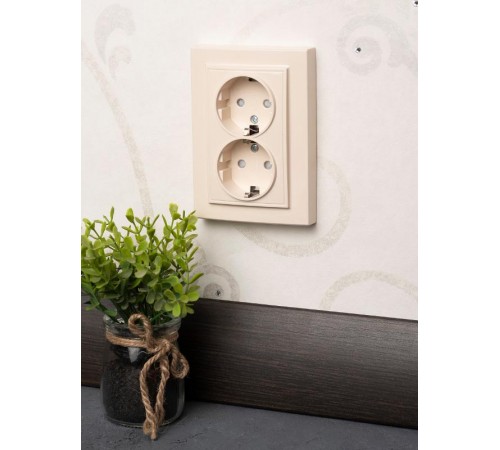 Розетка 2-мест. СП с/з 16А бежевый с защ. штор. Минск EKFERR16-128-200EKF