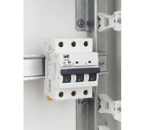 Выключатель автоматический трехполюсный M06N 3P B 3А 6кА ARMAT  AR-M06N-3-B003  IEK