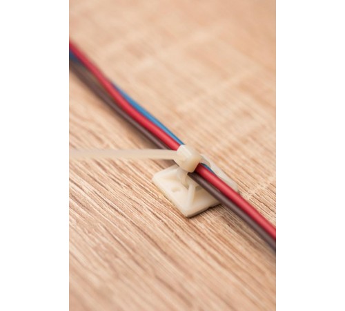 Площадка самоклеющаяся 20х20мм (упак 100 шт) EKF PROxima  plc-20x20  EKF