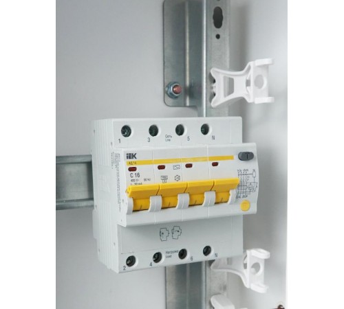Выключатель автоматический дифференциального тока АД14 4п 16А C 30мА тип AC (5 мод)  MAD10-4-016-C-030  IEK