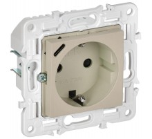 SKANDY Розетка с заземлением с защитными шторками 16А с USB C 18Вт SK-R17B бежевый   SK-R14-16-U14-018-K10  IEK