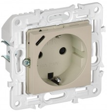 SKANDY Розетка с заземлением с защитными шторками 16А с USB C 18Вт SK-R17B бежевый   SK-R14-16-U14-018-K10  IEK