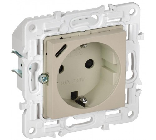 SKANDY Розетка с заземлением с защитными шторками 16А с USB C 18Вт SK-R17B бежевый   SK-R14-16-U14-018-K10  IEK