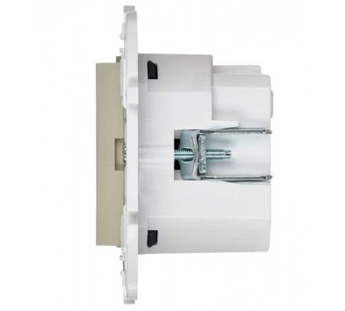 SKANDY Розетка с заземлением с защитными шторками 16А с USB C 18Вт SK-R17B бежевый   SK-R14-16-U14-018-K10  IEK