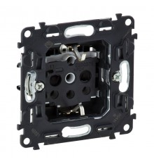 Valena Мех IN'MATIC Розетка с/з, со шторками, винт.зажим  753029  Legrand