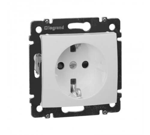 Valena DIY Белый Розетка 1-ая с/з с защитными шторками  694269  Legrand