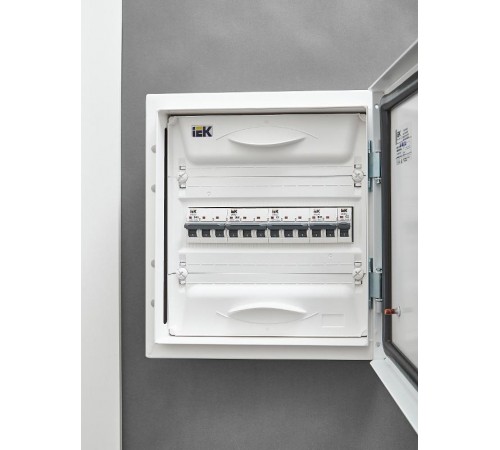 Выключатель автоматический трехполюсный M06N 3P D 50А 6кА ARMAT  AR-M06N-3-D050  IEK