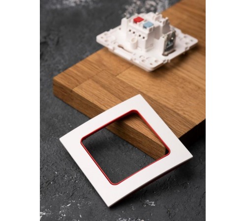 Стокгольм Рамка 1-местная белая с линией цвета красный PROxima  EXM-G-304-20  EKF