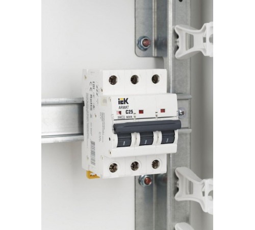 Выключатель автоматический трехполюсный M06N 3P C 25А 6кА ARMAT  AR-M06N-3-C025  IEK