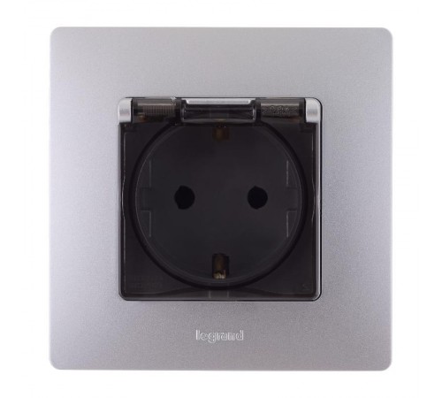 Розетка с заземлением IP44 - Legrand Etika - со шторками с защитной крышкой 16А 250В безвинтовые зажимы - алюминий  672426  Legrand