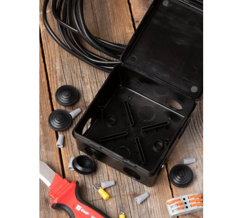 Коробка распределительная КМР-030-014 с крышкой (100х100х50), 8 мембр. вводов чёрная IP54  plc-kmr-030-014-b  EKF