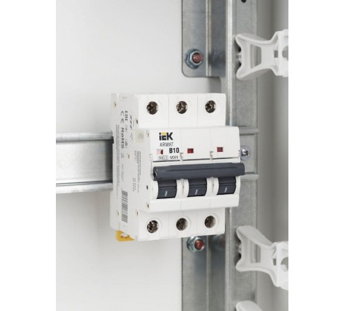 Выключатель автоматический трехполюсный M06N 3P B 10А 6кА ARMAT  AR-M06N-3-B010  IEK