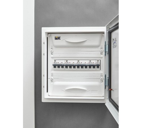 Выключатель автоматический трехполюсный M06N 3P B 10А 6кА ARMAT  AR-M06N-3-B010  IEK