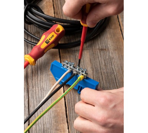 Шина "0" N (6x9мм) 6 отв. цинк синий изолятор на DIN-рейку sn1-63-06-dEKF