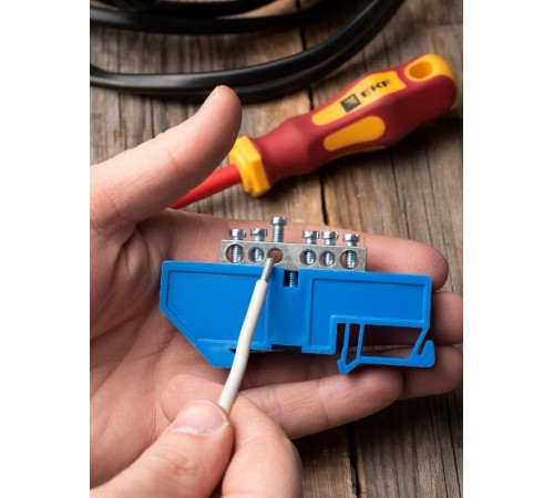 Шина "0" N (6x9мм) 6 отв. цинк синий изолятор на DIN-рейку sn1-63-06-dEKF