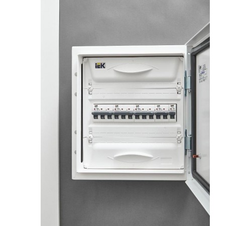 Выключатель автоматический трехполюсный M10N 3P C 32А 10кА ARMAT  AR-M10N-3-C032  IEK