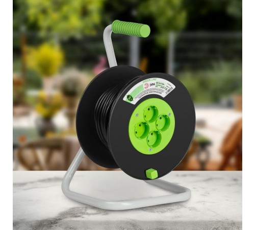 Удлинитель силовой ЭРА GREEN LINE KAT-2x1.5-30m Greenline на катушке пластик 4 розетки без заземления 30м ПВС 2x1.5мм2   Б0065083  ЭРА