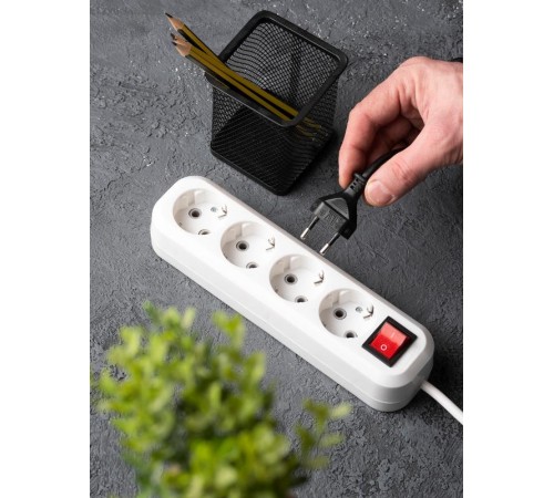 Удлинитель "Эксперт"  4 гнезда 2 метра 16А/3,5кВт с выключателем и заземлением ПВС 3х1 EKF PROxima  UBA16-310-4-02i  EKF