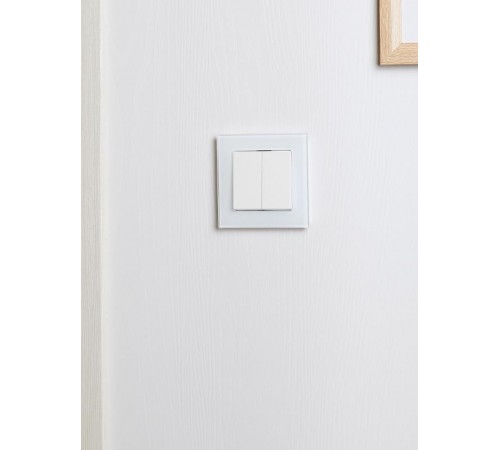 BRITE Рамка 1-ая РУ-1-2-БрБ стекло белый  BR-M12-G-K01  IEK