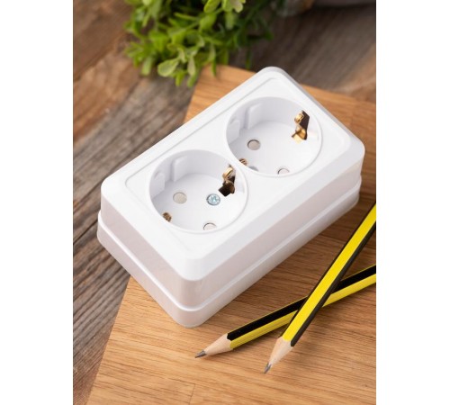 Рим Розетка 2-местная 16А с заземлением белая с защ. штор. EKF  ENR16-128-100  EKF