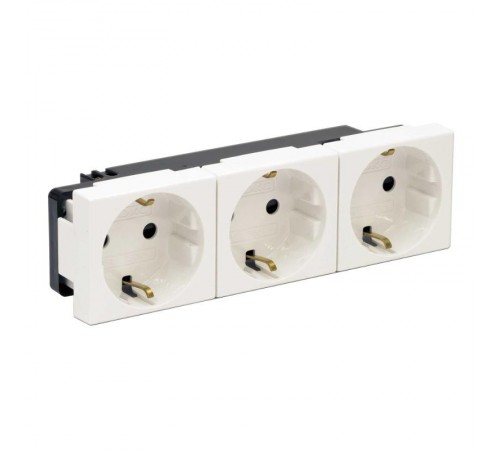 Тройная розетка 16А Viva белая  45003  DKC