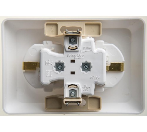 Этюд Белый С/У Розетка 2-ая с заземлением со шторками 16А 250B  PC16-108B  SE