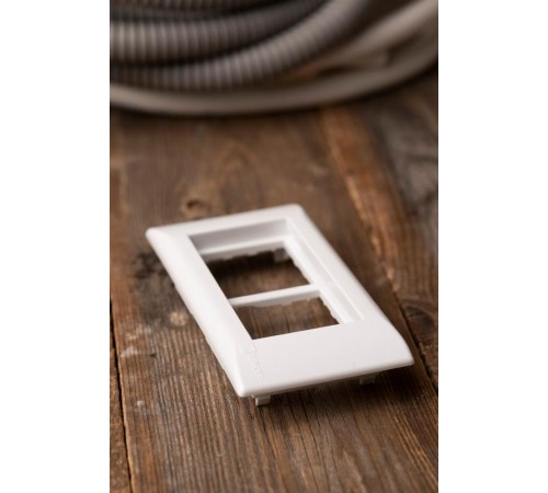 Рамка+суппорт на 4 модуля (2 поста) для парапетного кабельного канала C-Line  sup-4-105-50  EKF