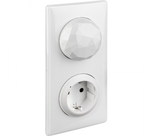 Пакет Умный стартовый Celiane(шлюз WiFi+розетка умная с/з16А 230В+главн.беспроводн.выкл."Я дома/Я вне дома"; рамки бел.)бел.Netatmo  064820  Legrand