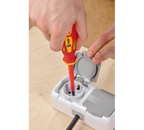 Отвертка Master PZ2x100 мм 1000В EKF Basicpz-2-100-mas-inEKF