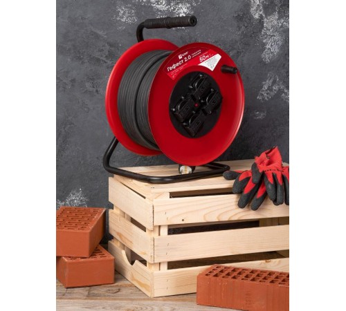 Удлинитель на катушке "Гефест 2.0" 4 гнезда 50м с заземлением и предохранителем КГ 3*2,5 16А/3,5кВт IP44 PROxima  UKG02-16-R325-4-50-IP44  EKF