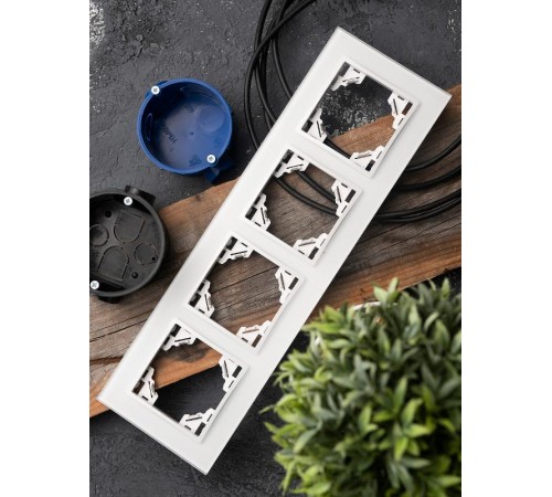 Минск Рамка 4-местная стеклянная белая Basic  ERM-G-404-10  EKF