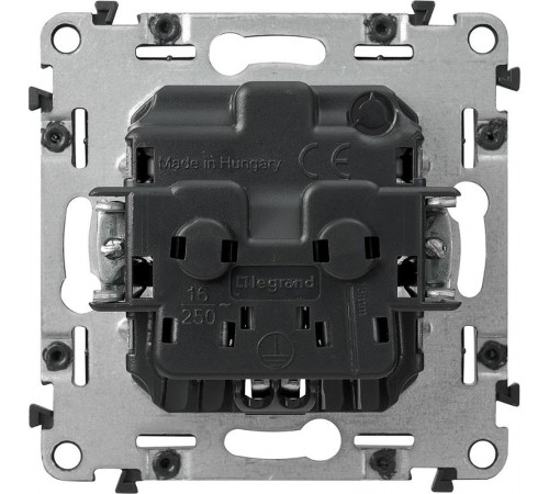 Valena Мех IN'MATIC Розетка с/з, со шторками, безвинт.зажим  753030  Legrand