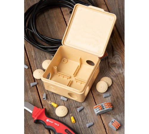 Коробка распределительная КМР-030-014 с крышкой (105х105х50), 8 мембранных вводов светлое дерево IP54 EKF PROxima  plc-kmr-030-014-s  EKF