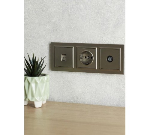 BRITE Рамка 3-ая РУ-3-БрШ шампань  BR-M32-K37  IEK