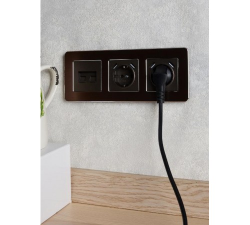 BRITE Розетка с заземлением со шторками 16А с USB A+A 2,1А РЮш10-1-БрТБ темная бронза  BR-R14-16-U21-D21-K45  IEK