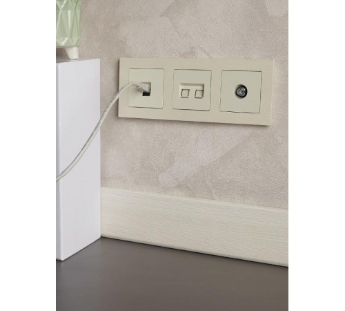 BRITE Рамка 3-ая РУ-3-Бр бежевый рифленый  BR-M32-51-K10  IEK