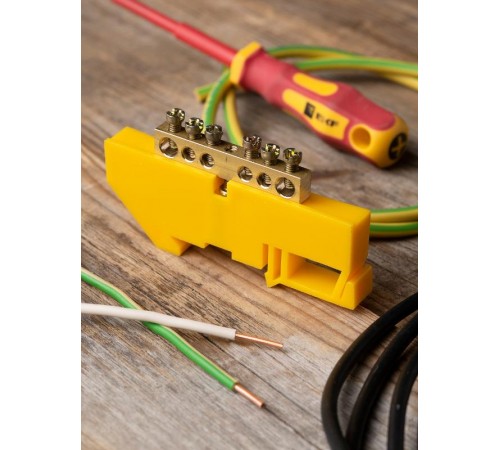 Шина "0" N (6х9мм) 6 отверстий латунь желтый изолятор на DIN-рейку EKF PROxima  sn0-63-06-dz  EKF