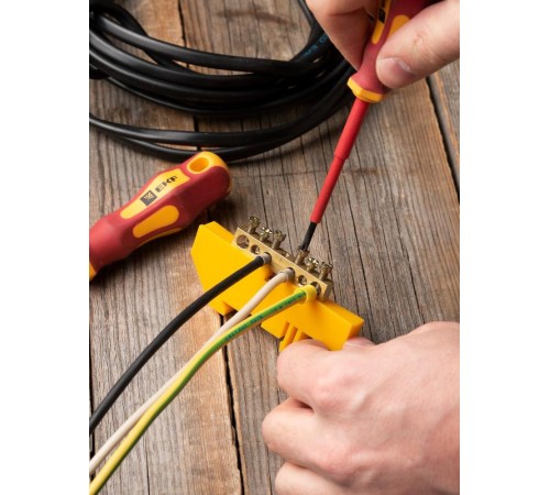 Шина "0" N (6х9мм) 6 отверстий латунь желтый изолятор на DIN-рейку EKF PROxima  sn0-63-06-dz  EKF