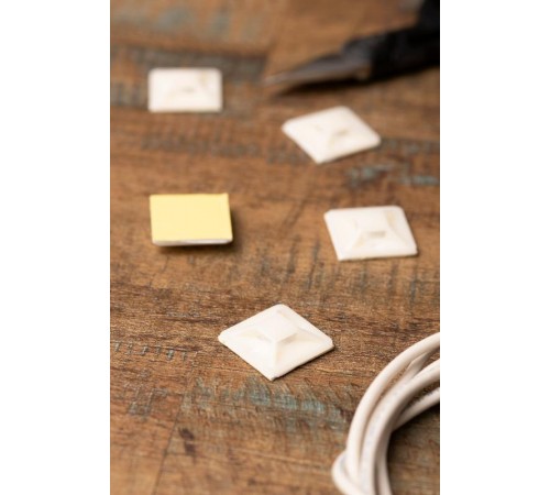 Площадка самоклеющаяся 30х30мм (упак 100 шт) EKF PROxima  plc-30x30  EKF